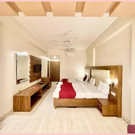 Hotel Rudraksh ! Villa Near Kashi Vishwanath Temple - Restaurant & Lift Facilities - Fully Air Conditioned Suite Room - Best Hotel In Varanasi-3